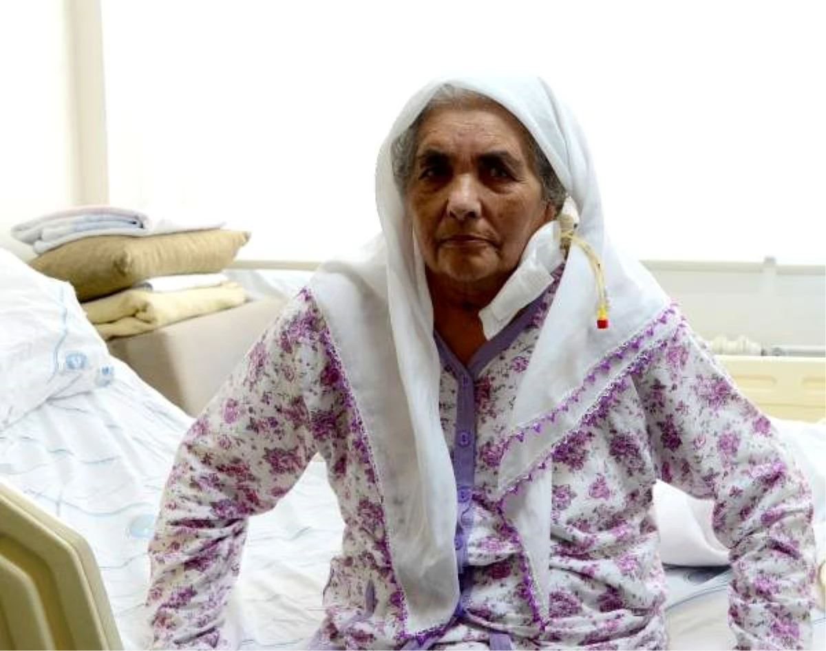 71 yaşındaki kadın 1 ay bitkisel hayatta kaldı, yaşama tutundu