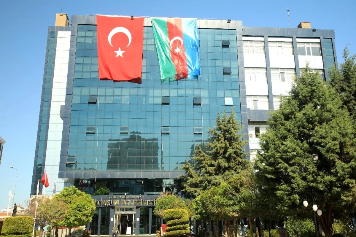 Atakum Belediyesi\'nden kardeş ülke Azerbaycan\'a dev bayraklı destek