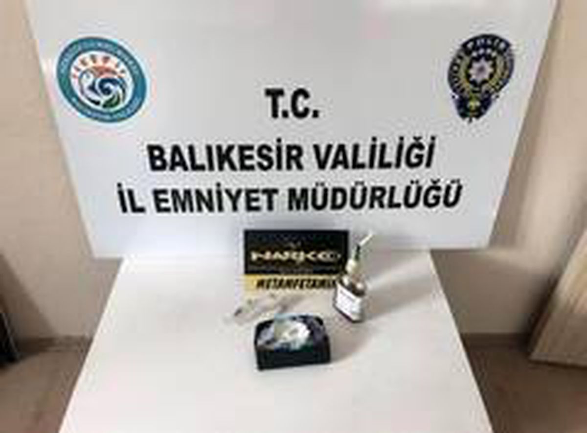Balıkesir\'de polis 8 uyuşturucu şüphelisini yakaladı