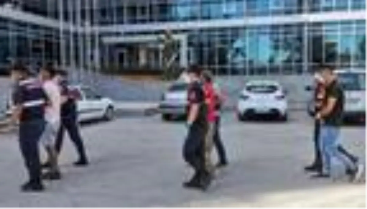 Baz istasyonlarından hırsızlık yapan 3 şüpheli yakalandı