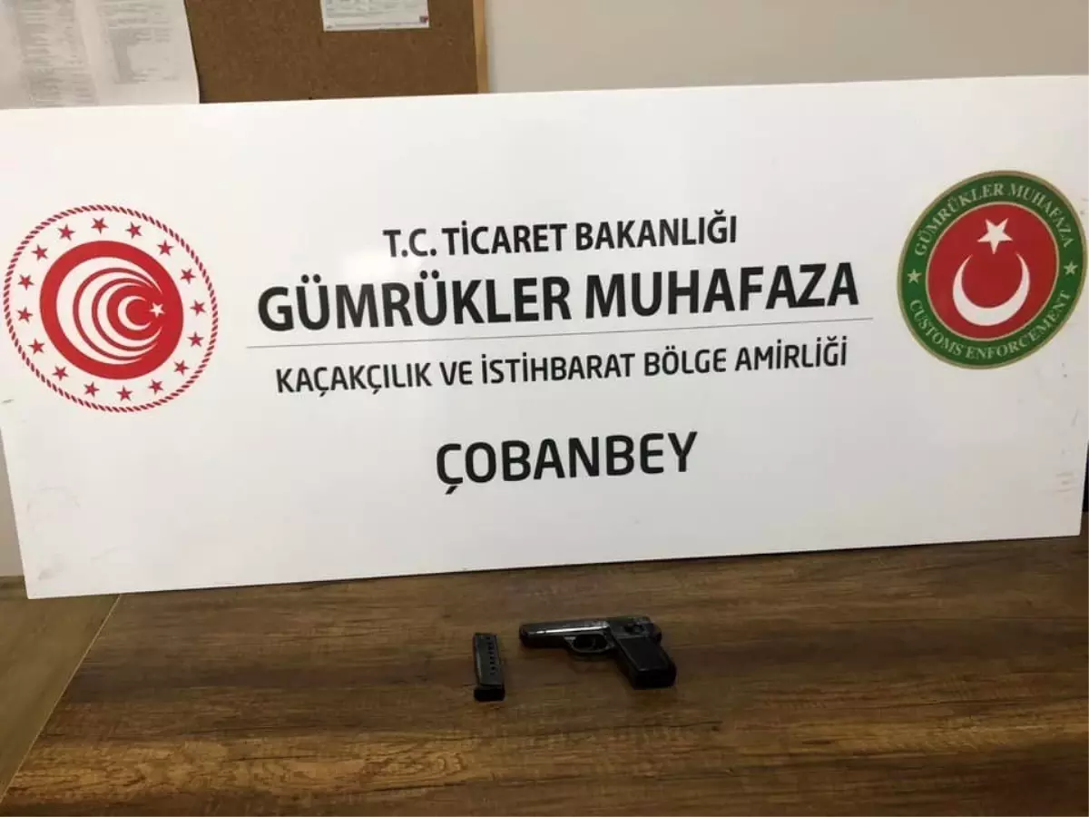 Çobanbey Sınır Kapısı\'nda tabanca ele geçirildi