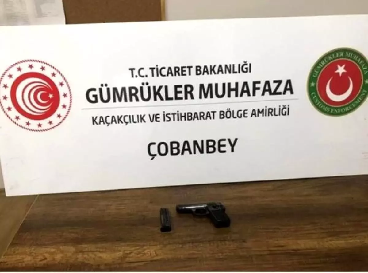 Çobanbey Sınır Kapısı\'nda tabanca ele geçirildi