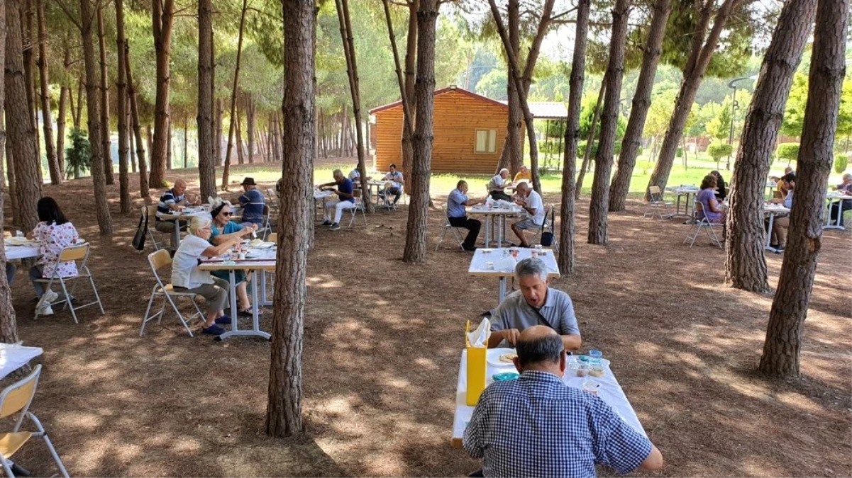 Emekliler, Tarsus Gençlik Kampında stres attı