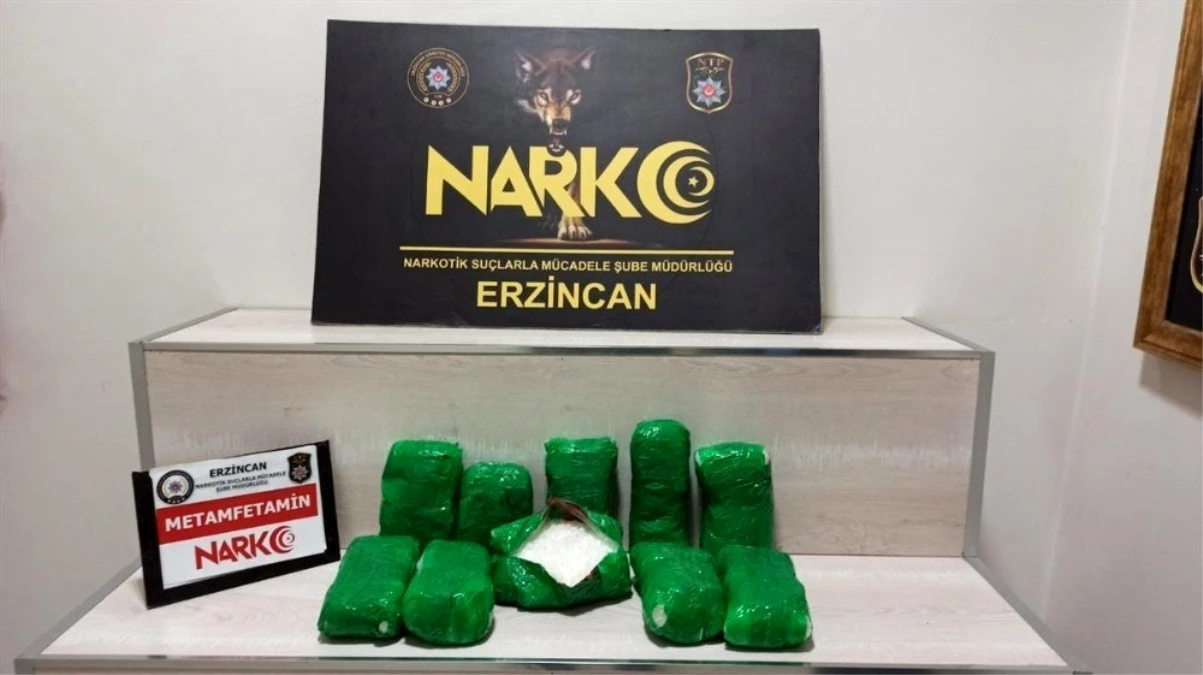 Erzincan\'da aracın ön tamponuna zulalanmış 5 kilo 49 gram metamfetamin uyuşturucu ele geçirildi