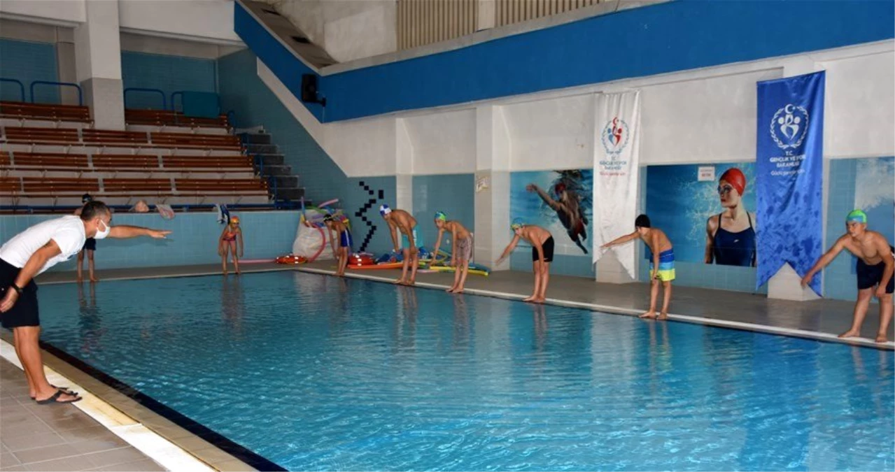 Isparta\'da vatandaşlara ücretsiz yüzme kursu