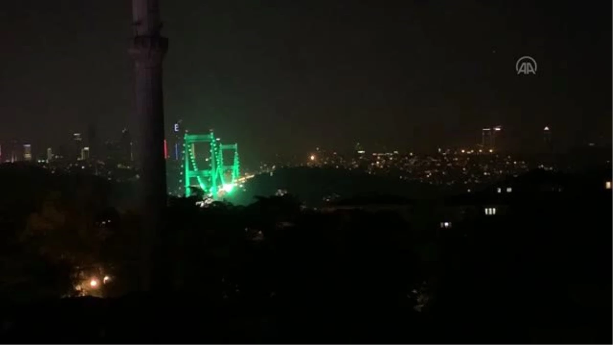İstanbul\'un köprüleri "serebral palsi" için yeşile büründü