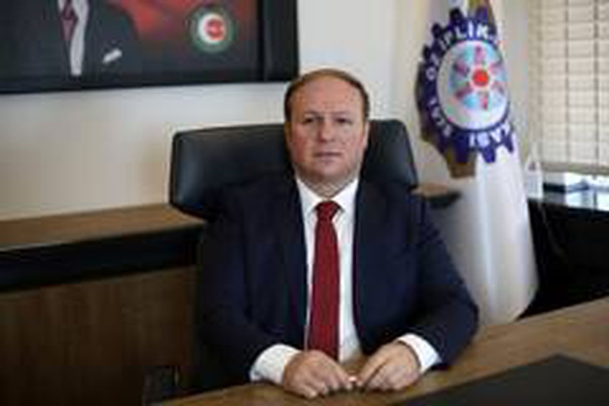 Öz İplik İş Sendikası Genel Başkanı Ay\'dan "insan onuruna yakışır iş" vurgusu Açıklaması