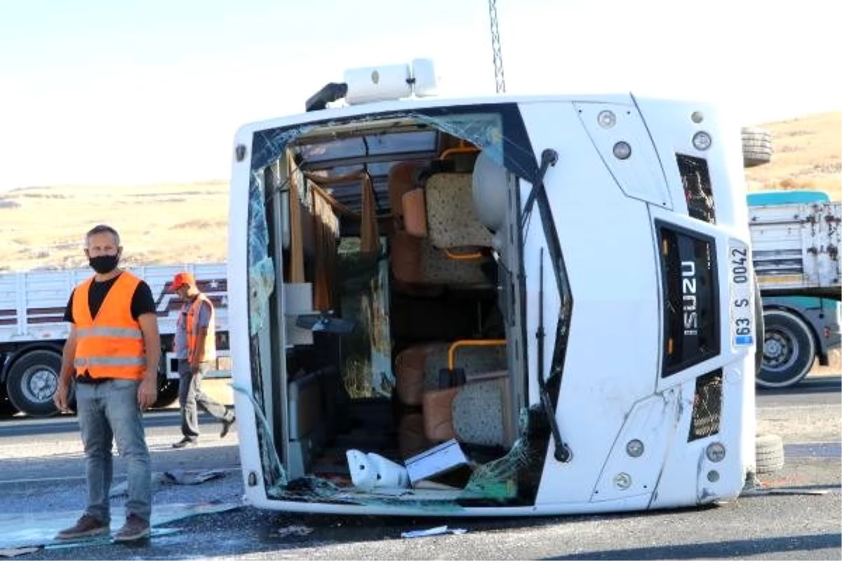 Şanlıurfa\'da 3 işçi servisi ile TIR çarpıştı: 14 yaralı