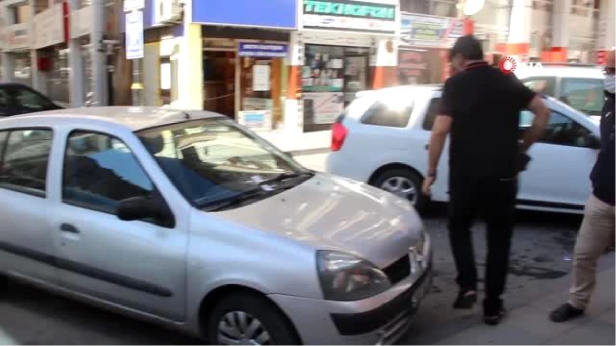 Araçların motoruna giren yaramaz kedi için seferber oldular