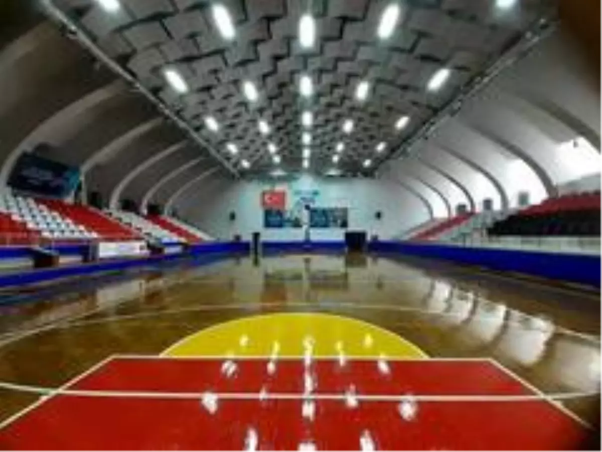 Atatürk Kapalı Spor Salonu yeni görünümüne kavuştu