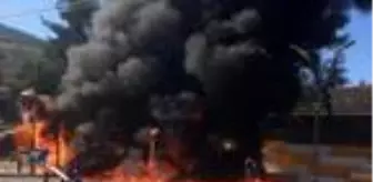 Son dakika haberleri... Çocuk parkındaki spor aletleri ve oyuncaklar alev alev yandı