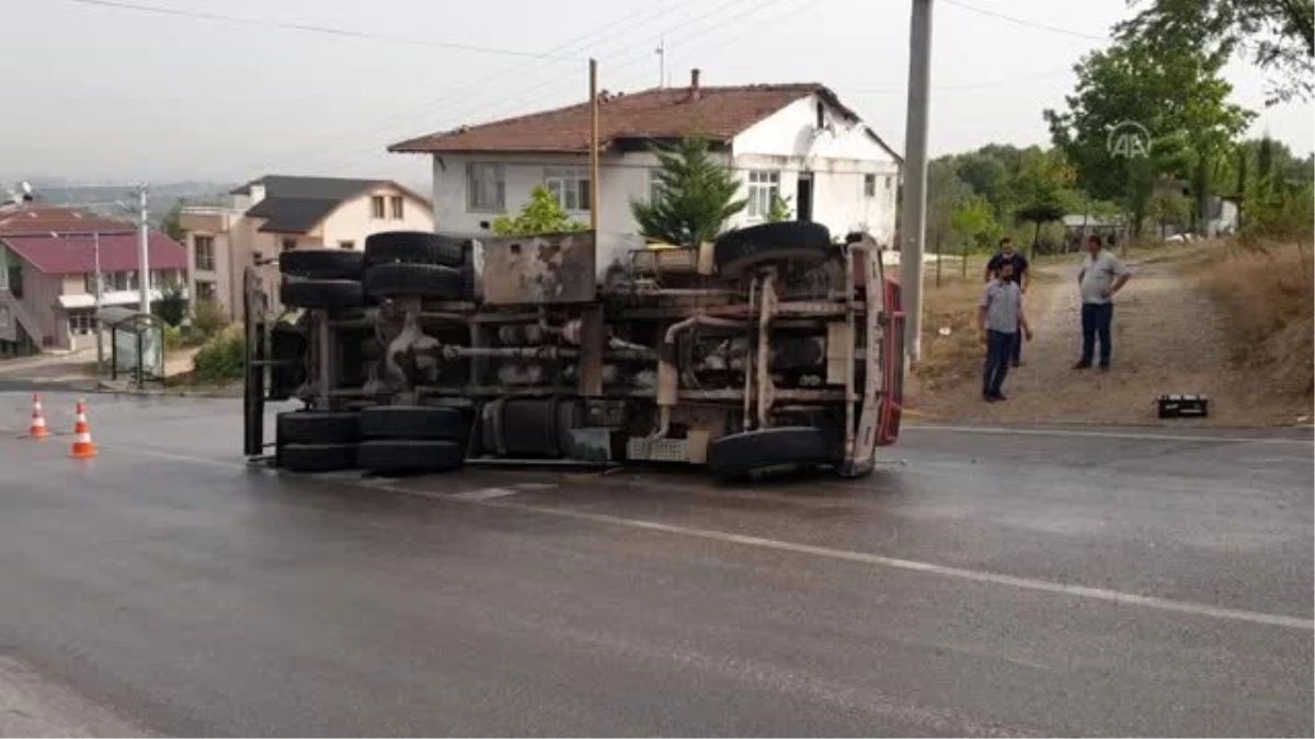 Devrilen su tankerinin sürücüsü yaralandı