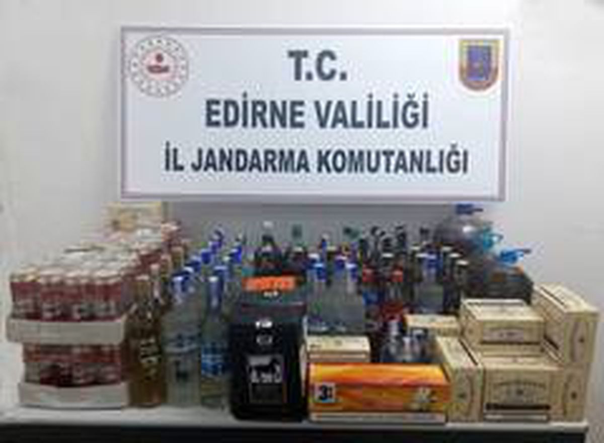 Son dakika haberleri! Edirne\'de kaçak alkol ve sigara operasyonu