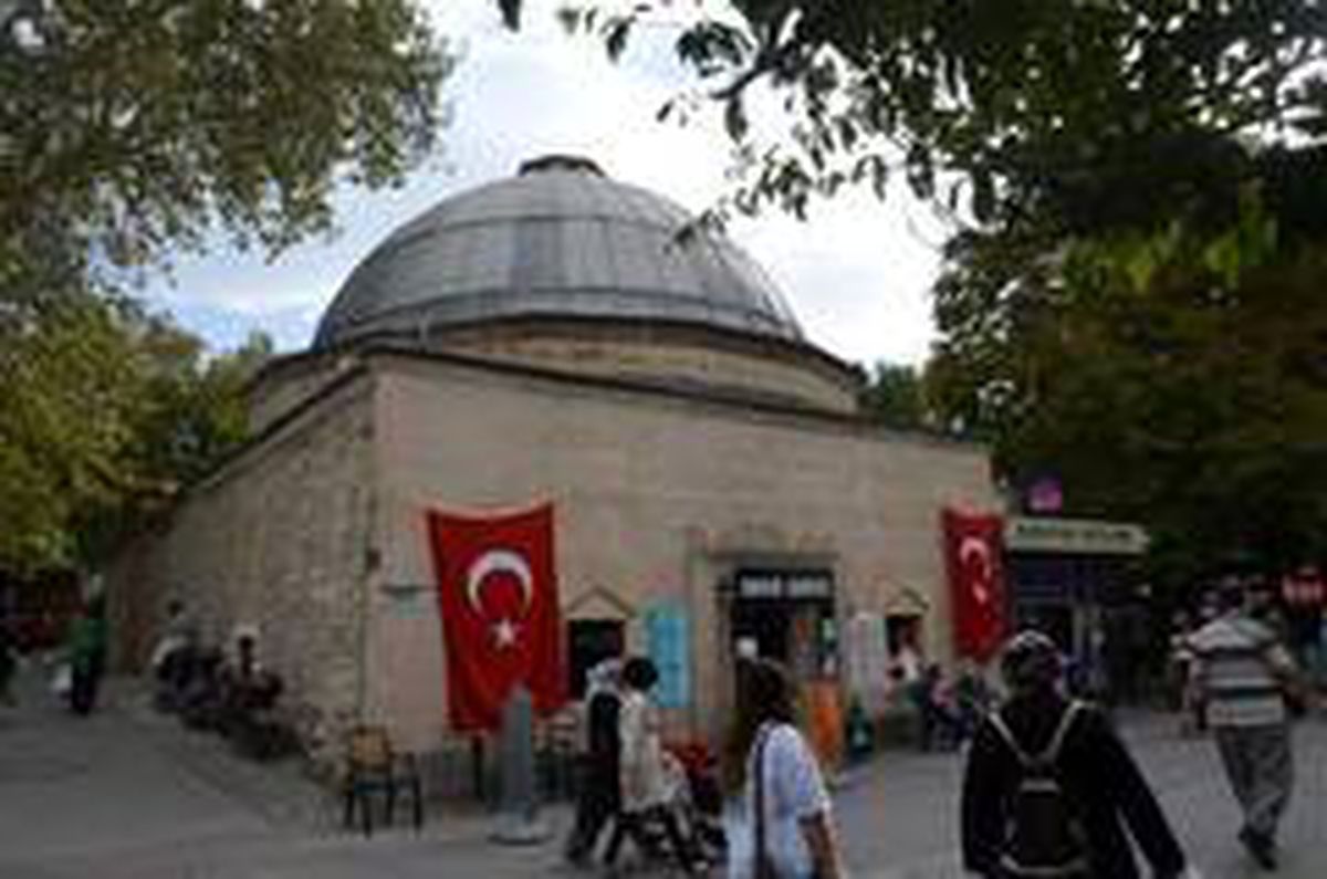 Hamamın kurşun kaplamalarını çalan şüpheliler yakalandı