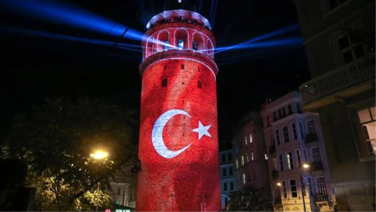 İstanbul\'un simgelerinden Galata Kulesi ziyarete açıldı