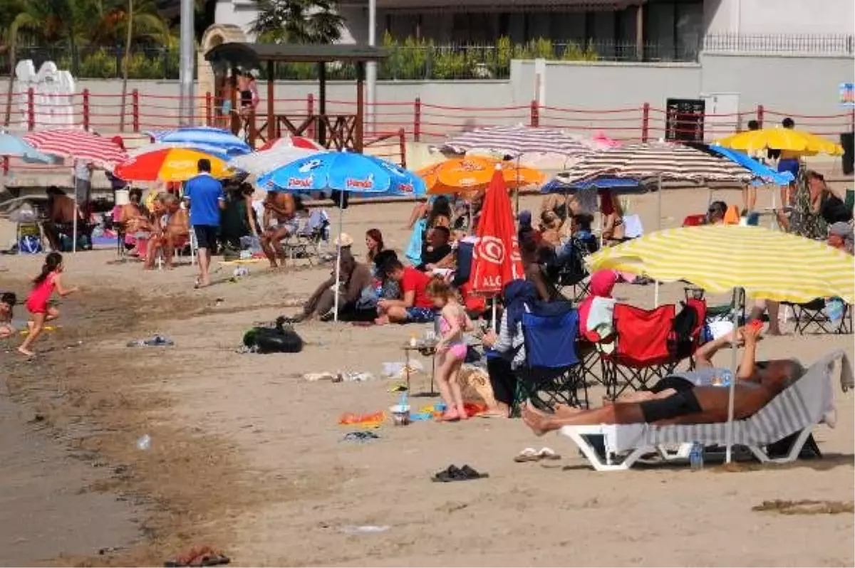 Kandıra\'da güzel havanın keyfini denizde yaşadılar