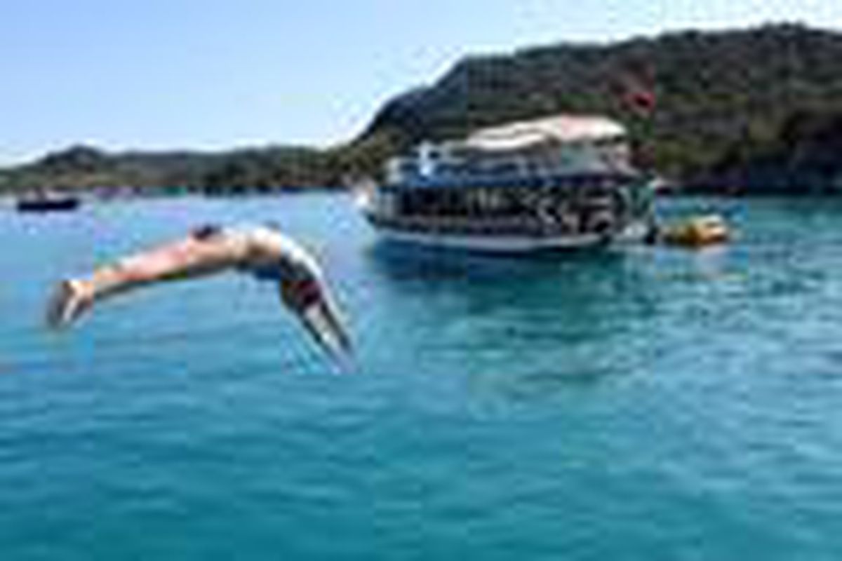 Kekova\'ya ekimde de turist akını