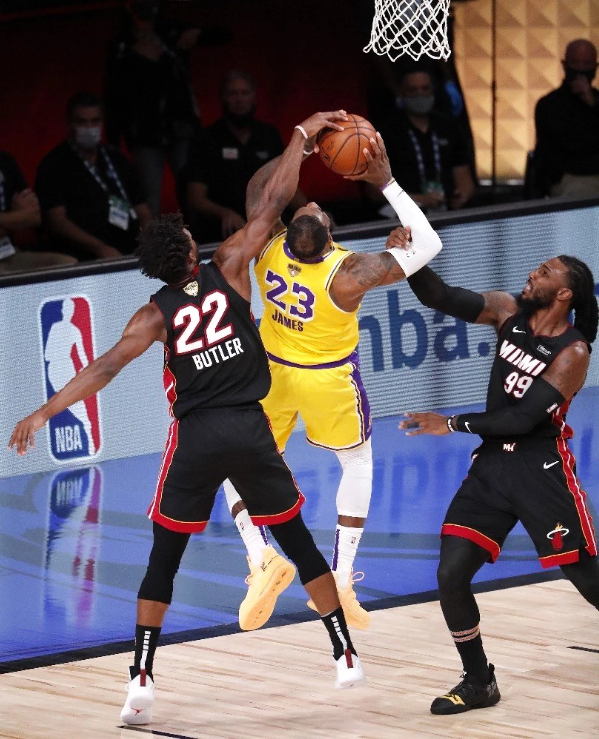 NBA\'de Lakers adım adım şampiyonluğa