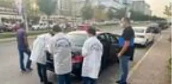 Pendik'te lüks otomobilin bagajından 70 bin doları çalıp kaçtılar