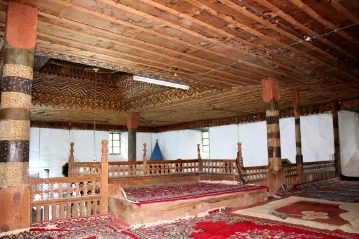 Tek bir çivi çakılmadan yapılan cami 354 yıldır ayakta