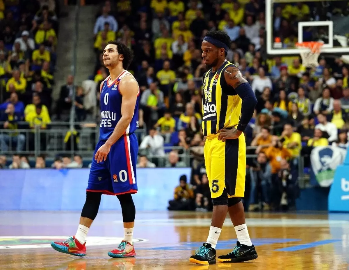 THY Euroleague\'de Türk derbisi zamanı: Anadolu Efes Fenerbahçe