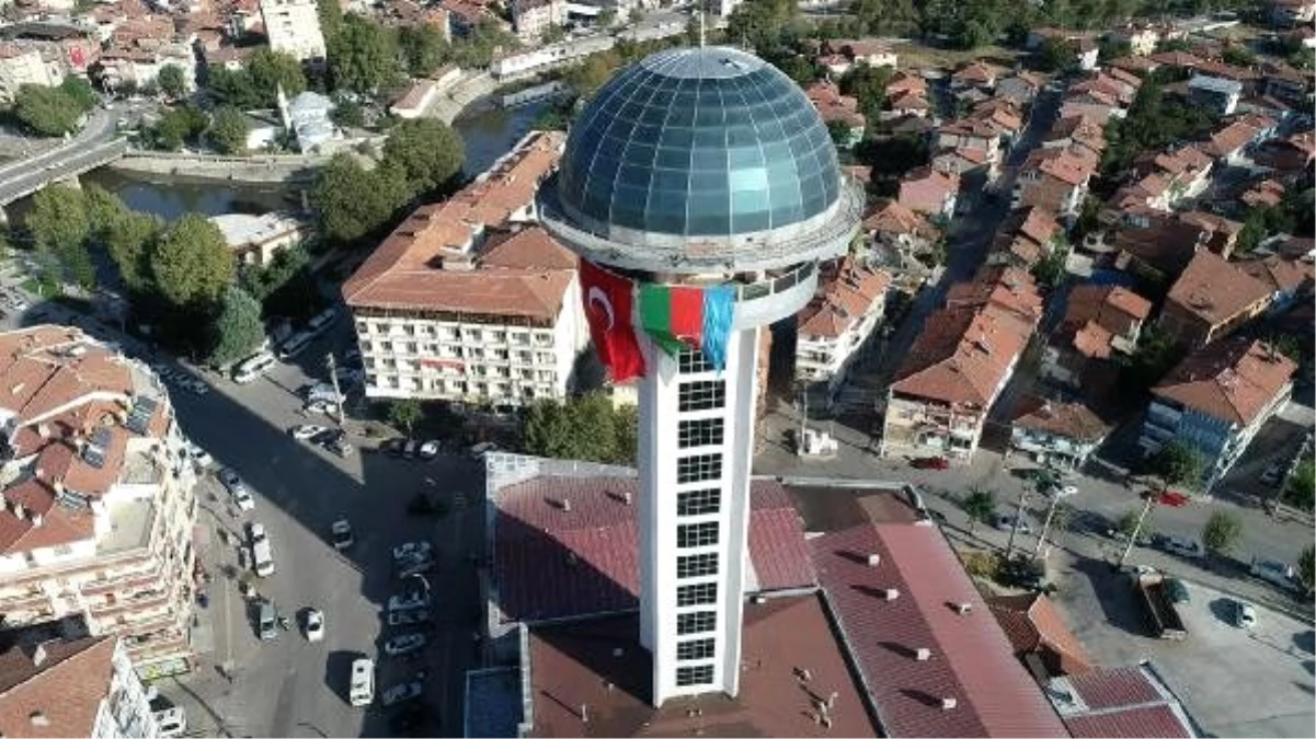 Tokat\'ta, 66 metre yükseklikteki kuleye Azerbaycan bayrağı asıldı