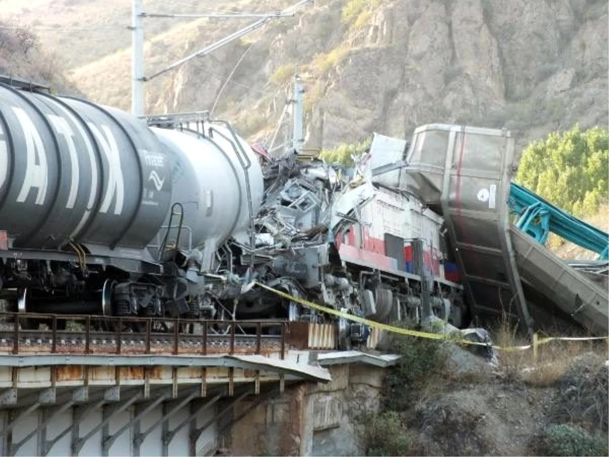 Yozgat Valisi Polat, tren kazası ile ilgili yetkililerden bilgi aldı