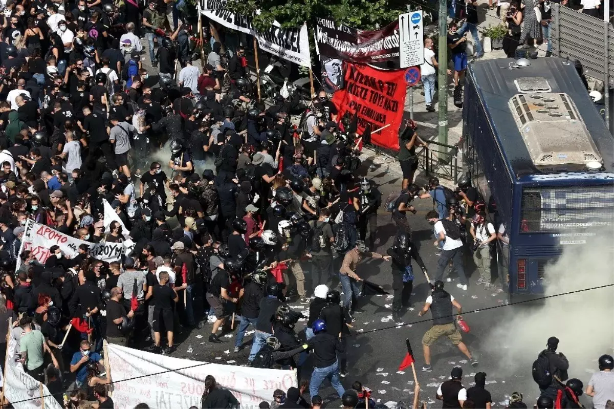 Yunanistan\'da Altın Şafak suç örgütü sayıldı, Atina karıştı