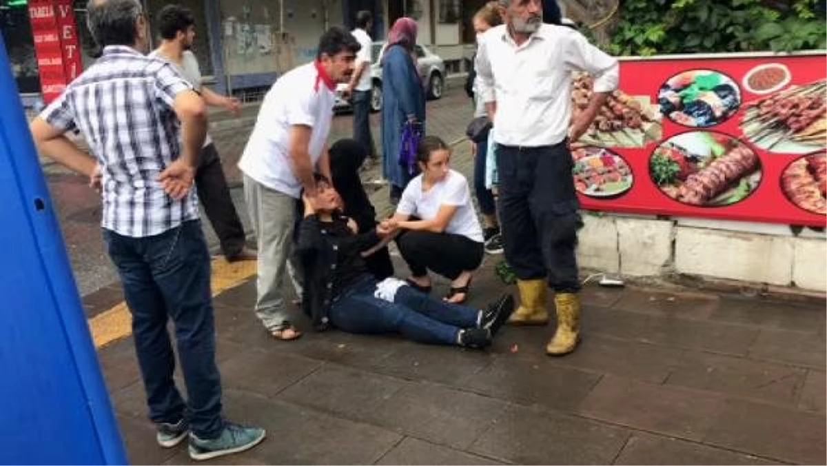 Bahçelievler\'de kahveciye silahlı saldırı; Yoldan geçen kadın da yaralandı
