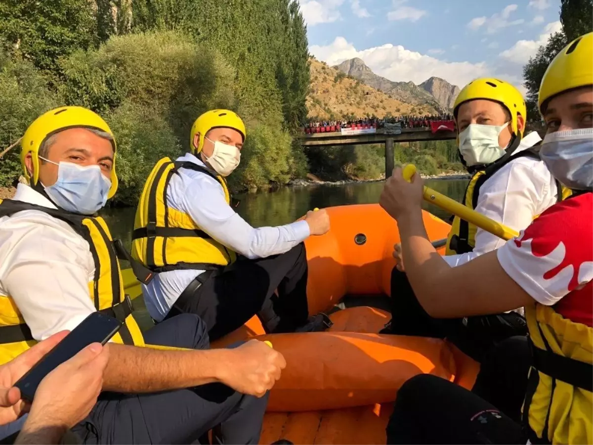 Bakan Soylu, terörün belinin kırıldığı Kato\'da rafting yaptı