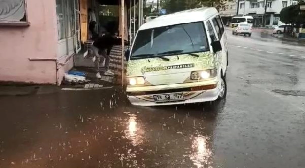 Bursa\'da şiddetli yağış hayatı olumsuz etkiledi