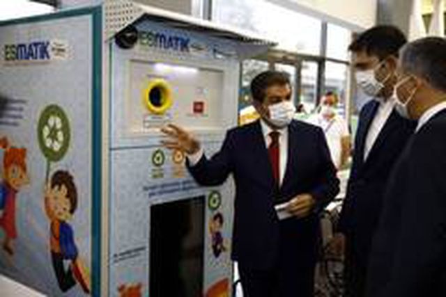 Esenler'de geri dönüşümden elde edilen 500 bin defter öğrencilere dağıtıldı