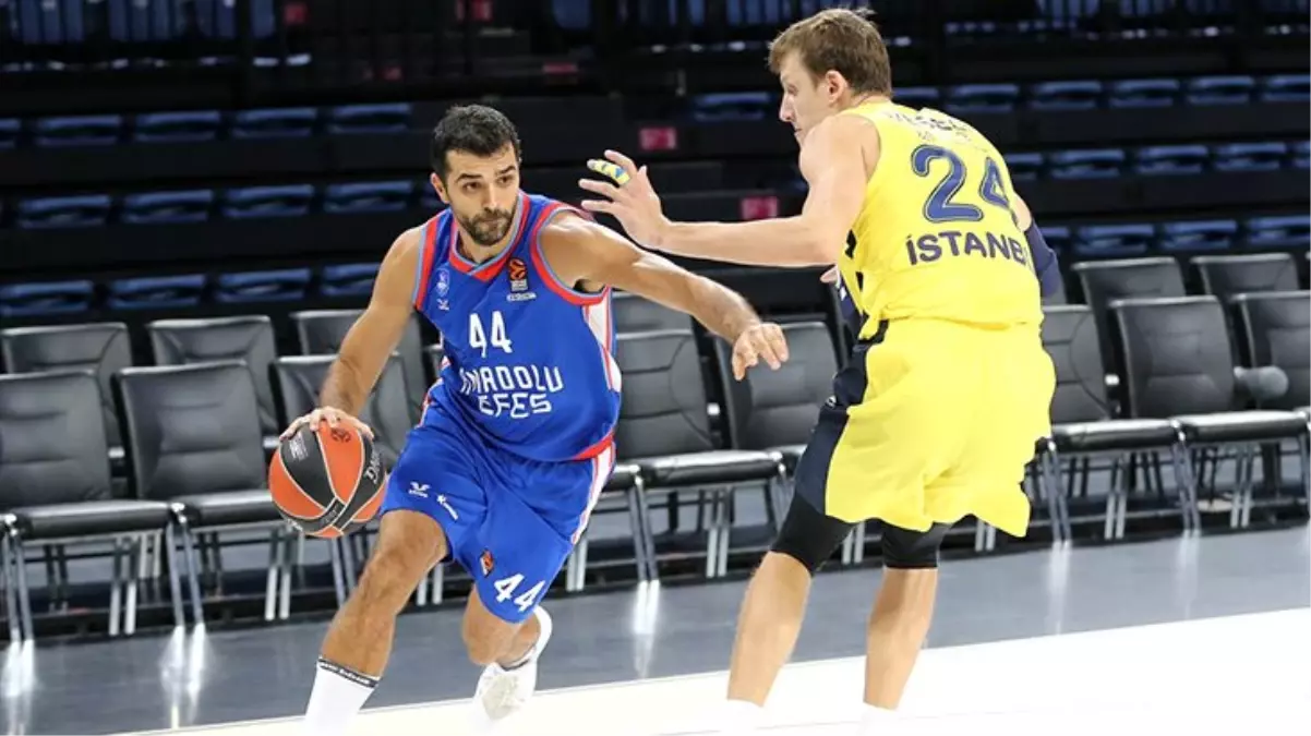 Fenerbahçe, deplasmanda Anadolu Efes\'i 80-71 mağlup etti