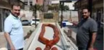 Guinness adayı 1 tonluk tespihi, külliyeye hediye etmek istiyor