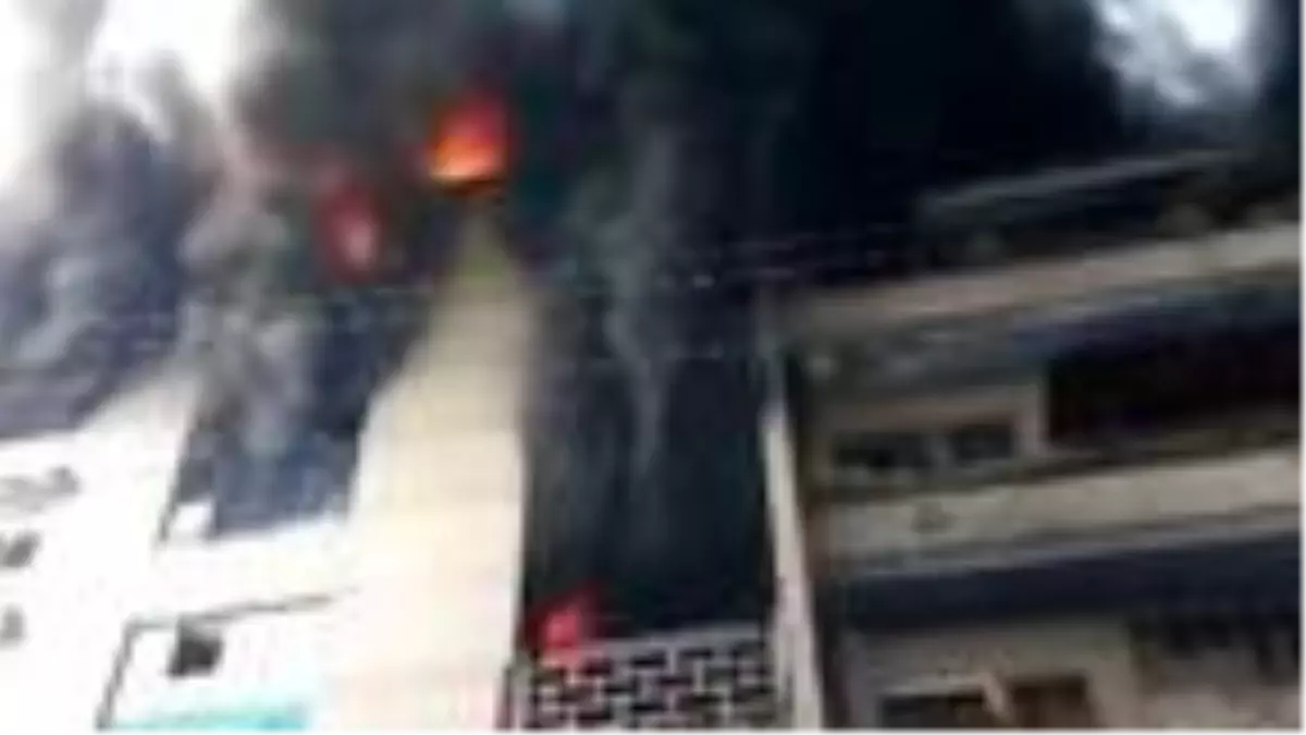 Hindistan\'da fabrikada yangın!