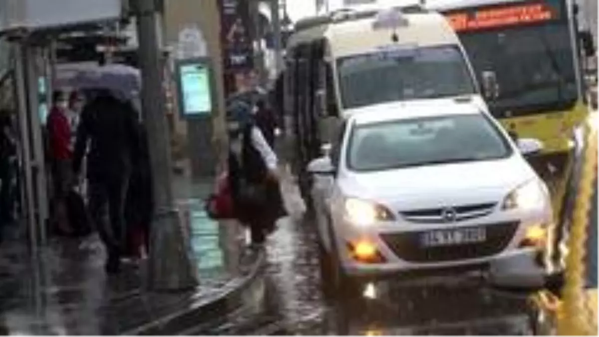 İstanbul trafiğinde sağanak yağmur yoğunluğu