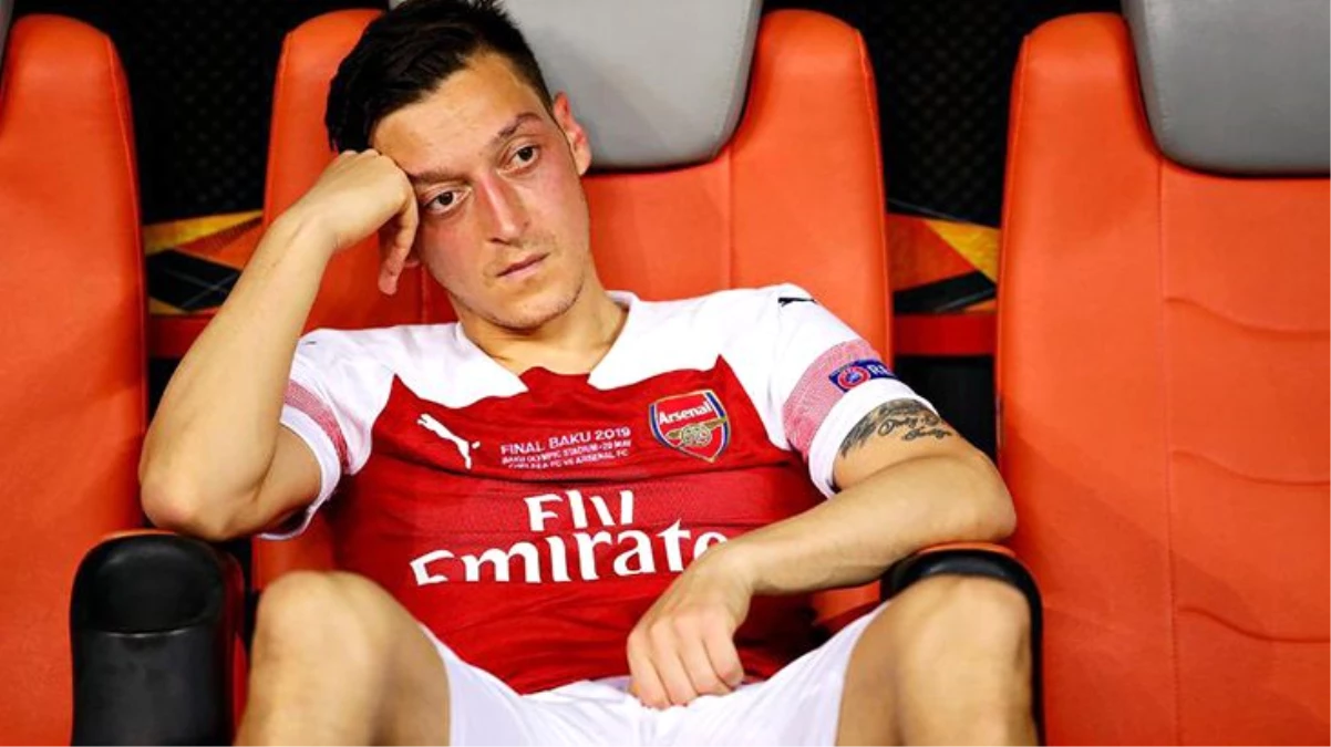 Mesut Özil, Arsenal\'ın Avrupa Ligi kadrosunda yer almadı