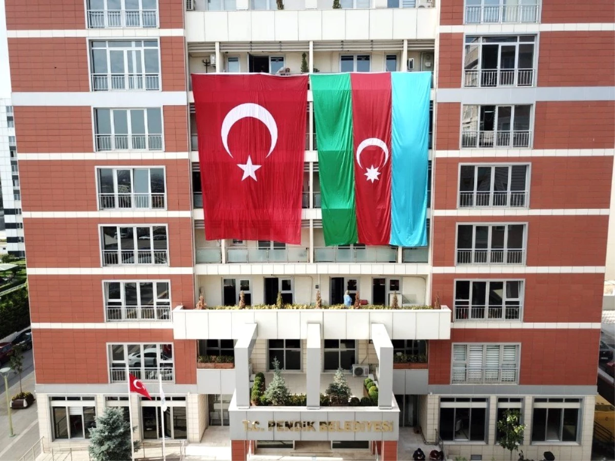Pendik Belediyesi\'nden Azerbaycan\'a dev bayraklı destek