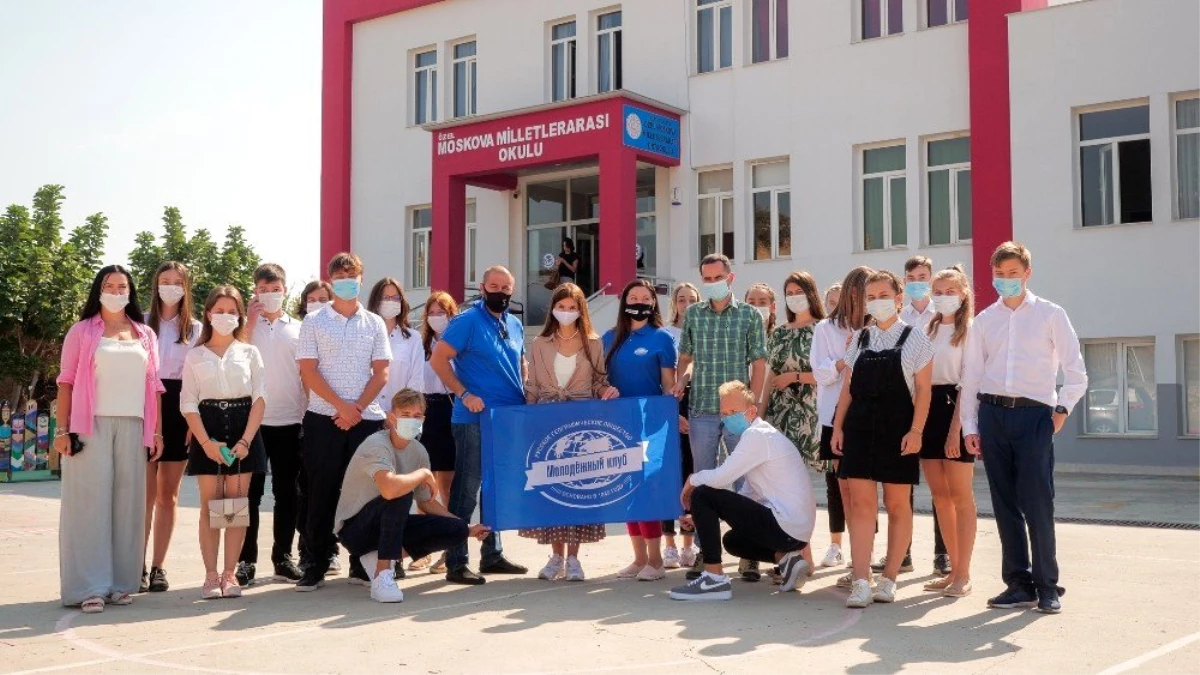 Rus Coğrafya Topluluğu Gençlik Kulübü temsilcileri Silifke\'de okul ziyaret etti