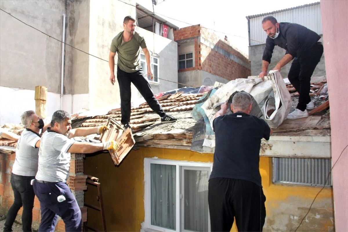 Samsun\'da yaşlı kadının çatı onarımı için seferber oldular