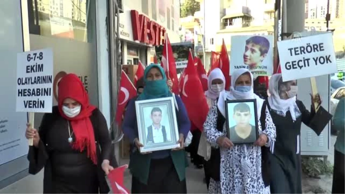 Terör mağduru aileler HDP İl Başkanlığı önünde eylem yaptı