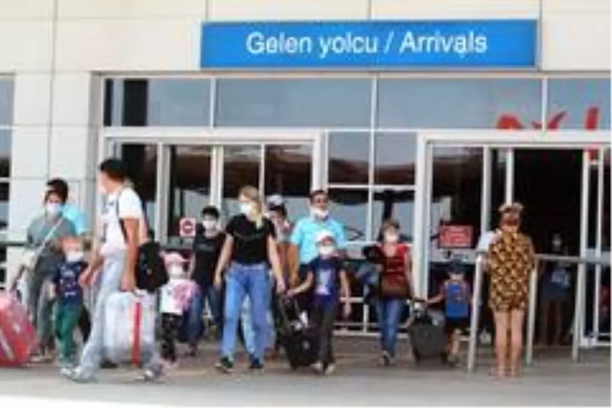 Antalya\'ya Ekim ayının ilk haftasında 250 bin turist geldi