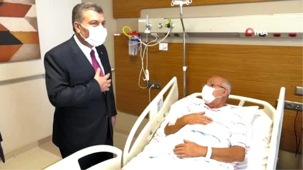 Bakan Koca, Adana\'da hastaları ziyaret etti