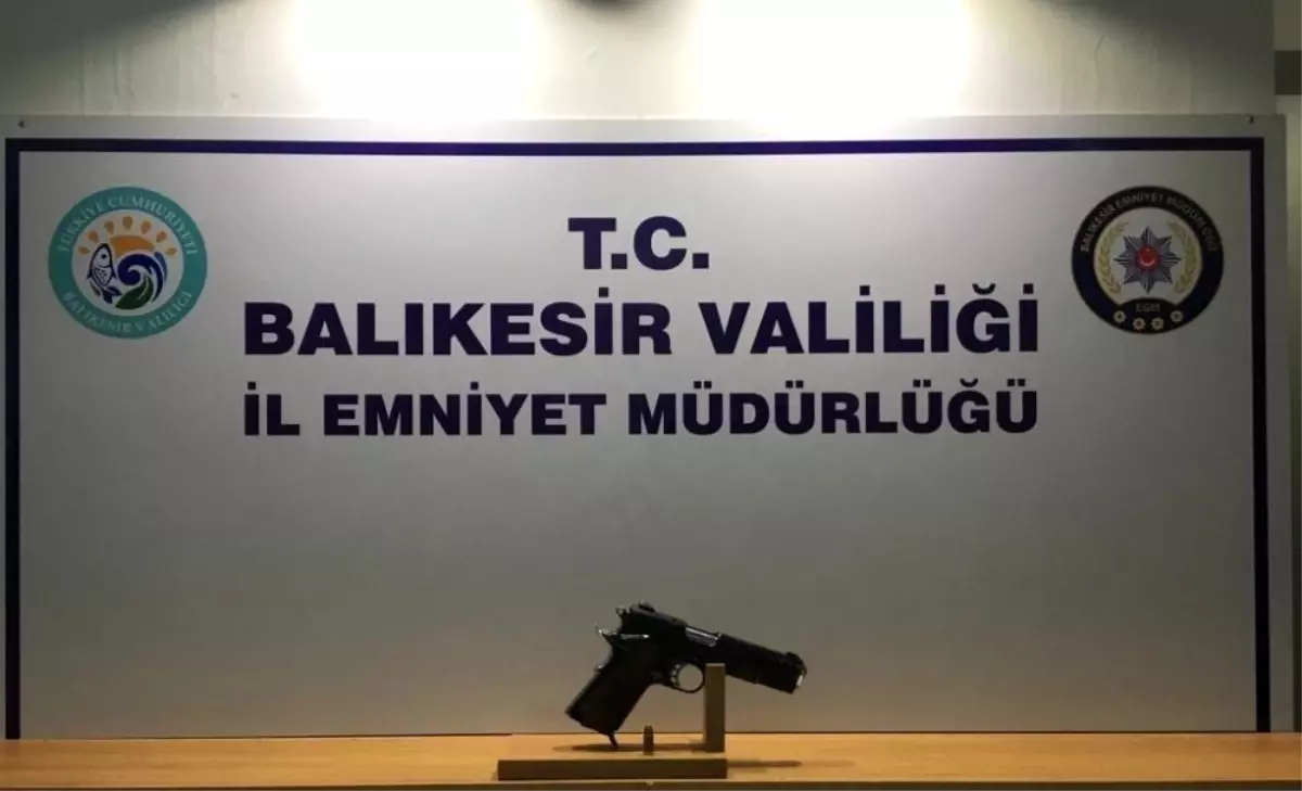 Balıkesir\'de polis aranan 57 şahsı yakalarken, 9 silah ele geçirdi