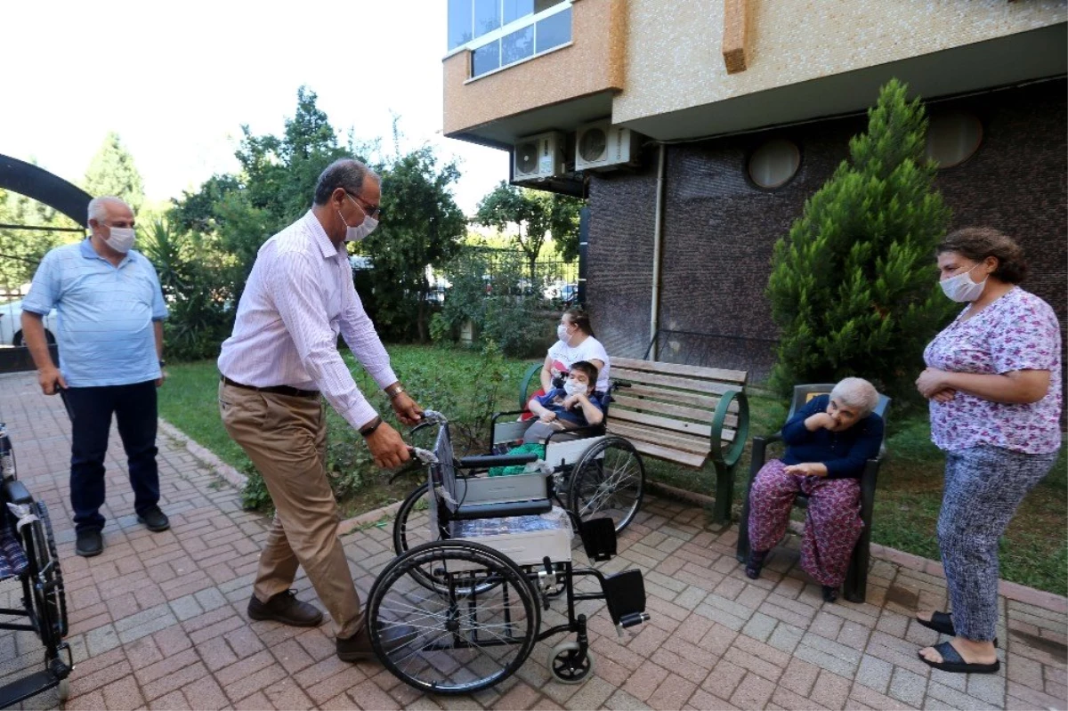 Engelli kardeşler tekerlekli sandalyelerine kavuştu