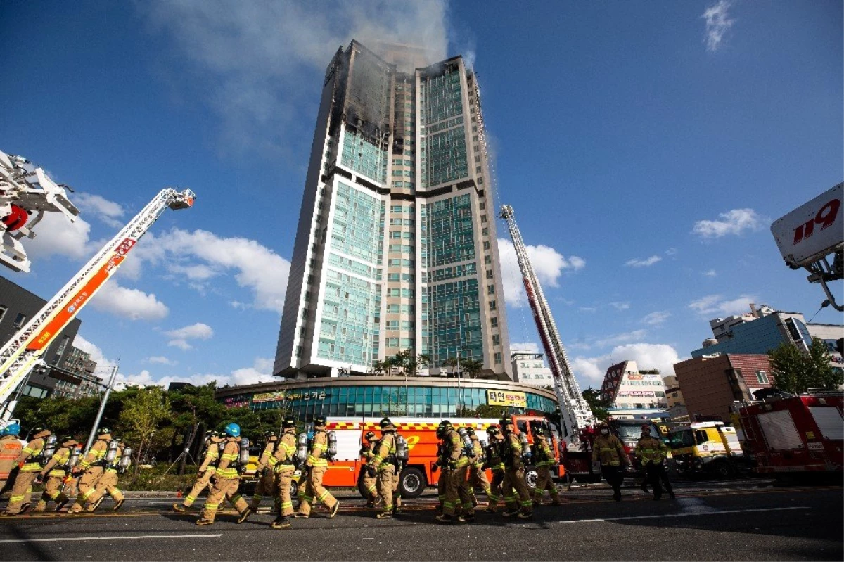 Son dakika haberleri... Güney Kore\'deki gökdelen yangınında 91 kişi yaralandı
