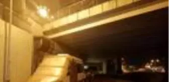 İSTANBUL'DA VATANDAŞLARIN 'DOLU ÖNLEMLERİ' DEVAM EDİYOR