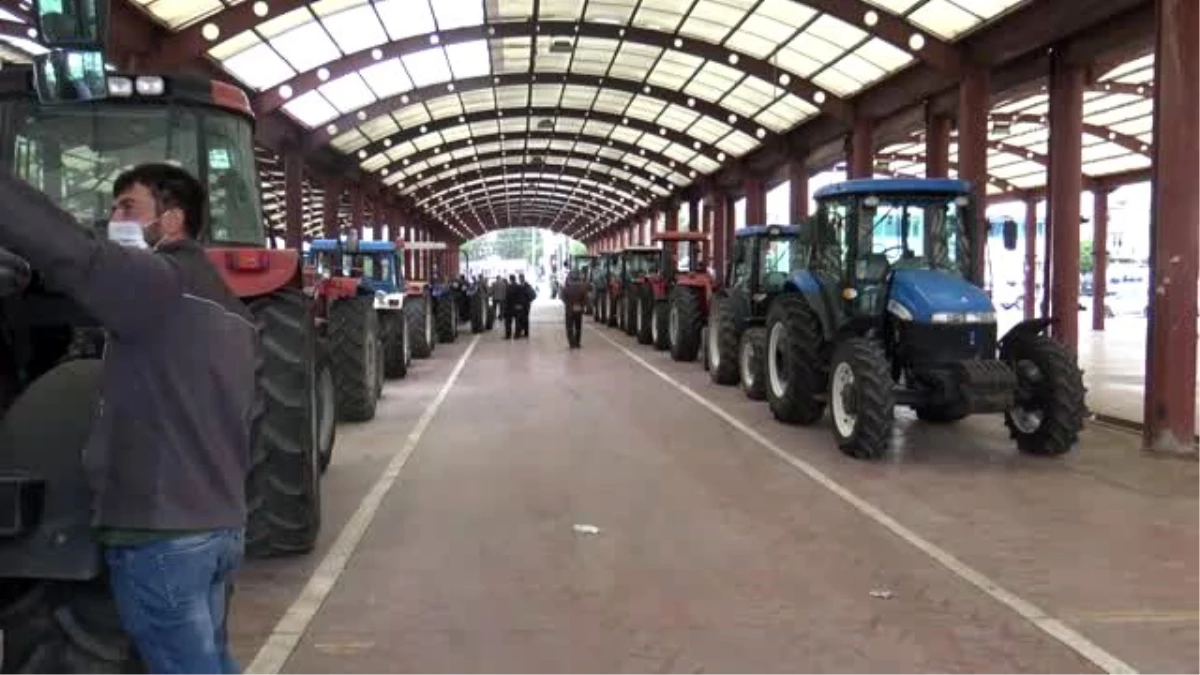Kahramankazan\'da traktör sürücülerine reflektör dağıtıldı