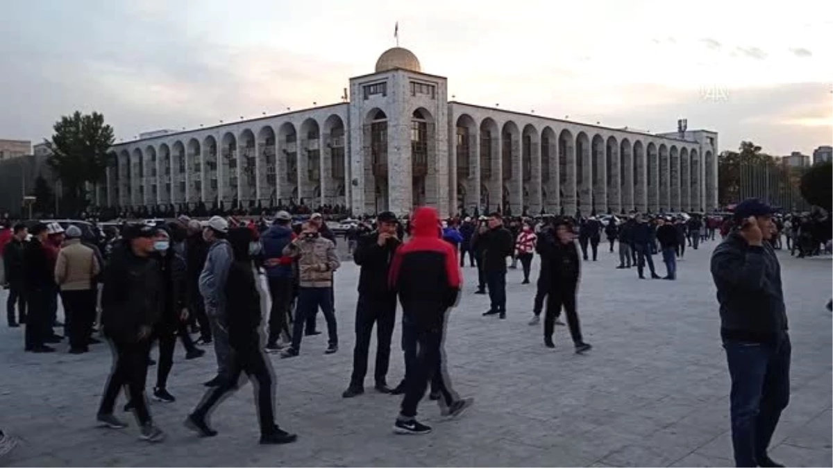 Kırgızistan\'da gösteriler sürüyor