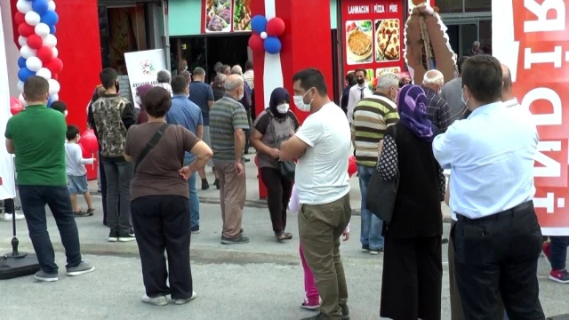 Maltepe'de bedava döner alabilmek için uzun kuyruk oluşturdular